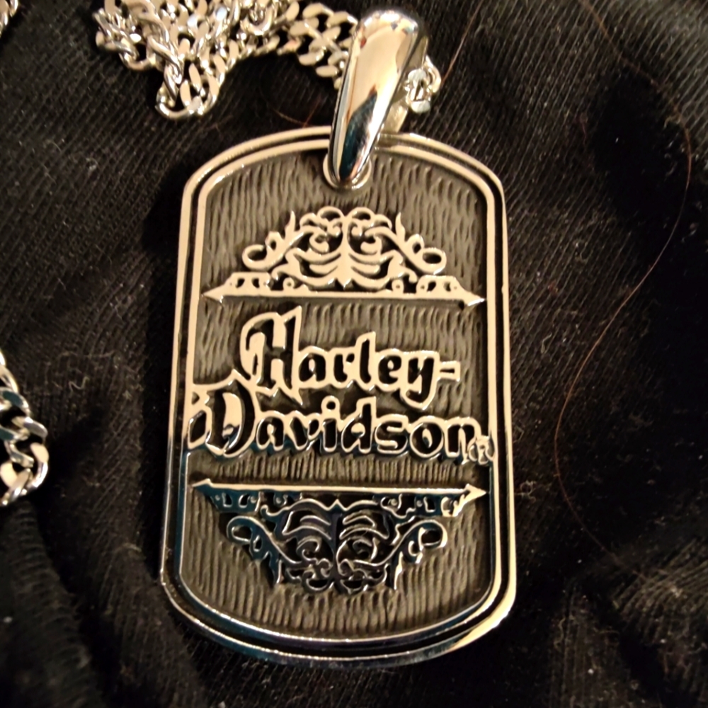 NWOT H-D filigree dog tag necklace